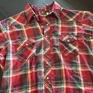 Vintage Pearl Snap Wrangler Men's Red and Green Plaid Short Sleeve Shirt
